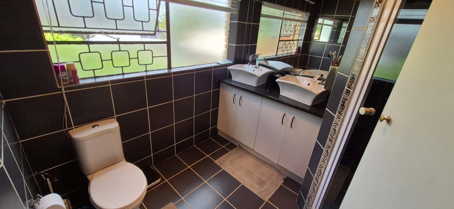 4 Bedroom Property for Sale in Pellissier Free State